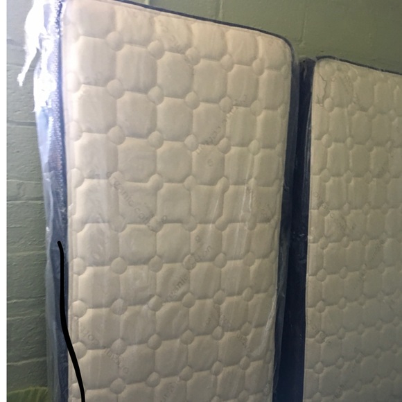 Bunk beds and mattresses - Picture 2 of 2